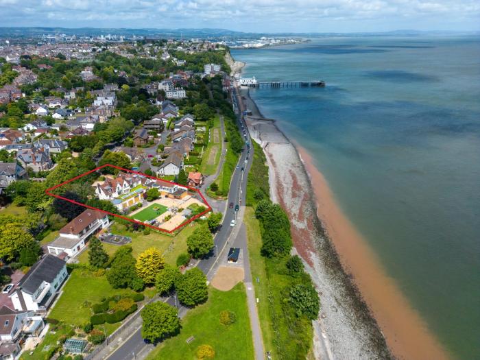 Holm House - Stylish Coastal Suites - HEDD Spa - Silures Bar & Restaurant