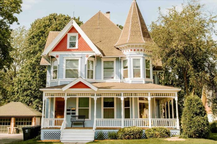 Charming Historic Upper | Walk to Downtown, Lakes