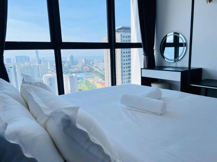 Georgetown Penang - Skyline at Urban Suites - Affordable-Luxury-Cozy Stays with Sea and City Views
