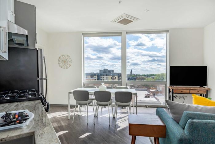 Brand New 2BR Chicago City Escape