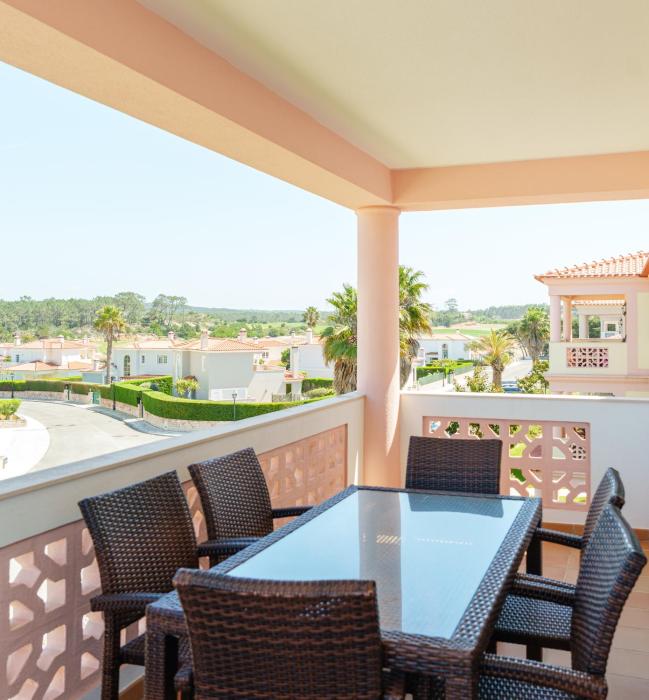 T2 espaçoso Praia Del Rey, Óbidos piscina comum, Caravelas