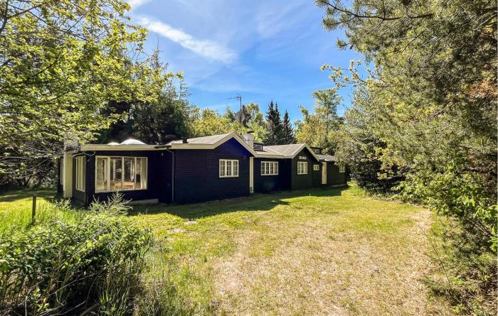 3 Bedroom Cozy Home In Fårevejle