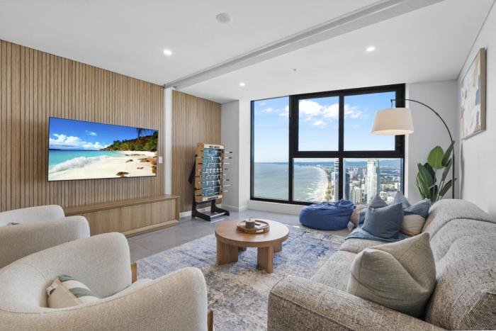 The Seawood - NEW Beachfront 71F Skyhome 3BR Ocean Coastal View with Parking, Pool and GYM