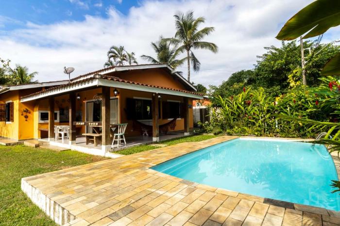 Casa com piscina a 500m da Praia de Boicucanga