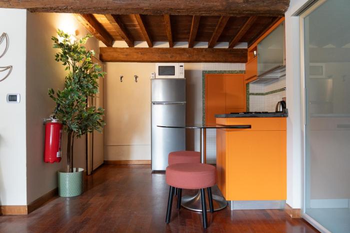 Central & Lovely studio