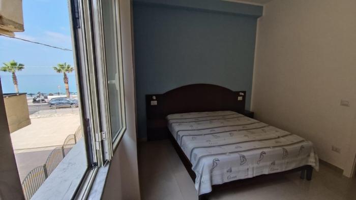 Beach Apartments & Rooms