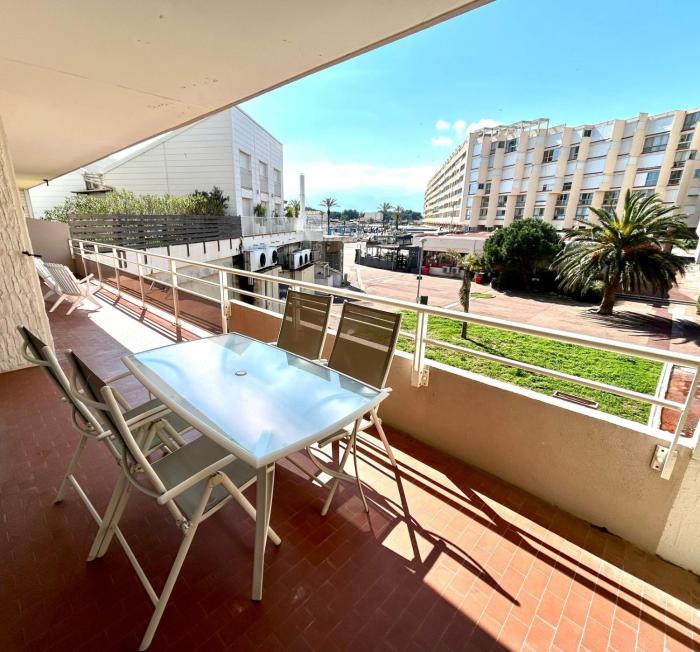 ST CYPRIEN PORT APPARTEMENT T3 TERRASSE -PARKING 50 M des PLAGES