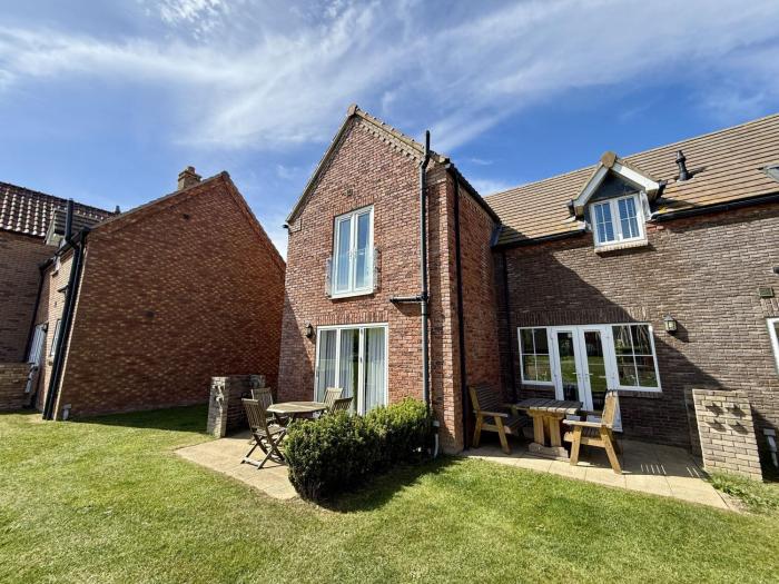 Ocean Breeze - Part of the The Bay Filey Holiday Village with pool, gym and direct beach access, pub, restaurant, tennis and meadows walks