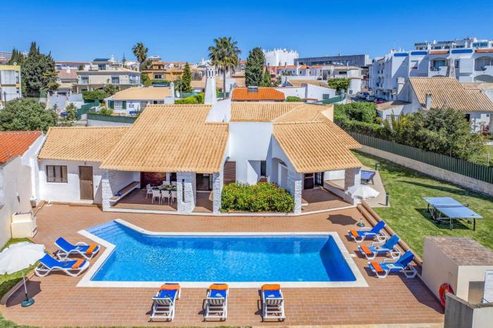 Villa Maralinda by Villa Plus