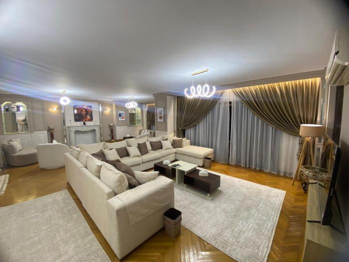 Chic Apartment in Prime Location