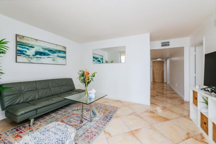 Amazing 2 BR APT at Brickell, Free Parking