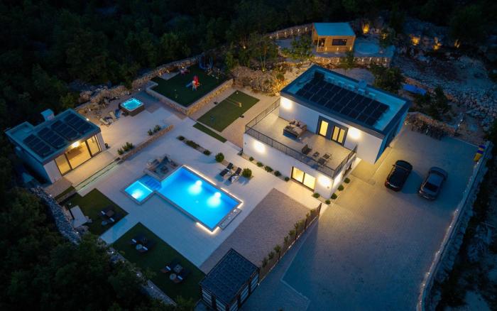 Villa Begovina with a private pool, Hot-Tub, 4 bedrooms