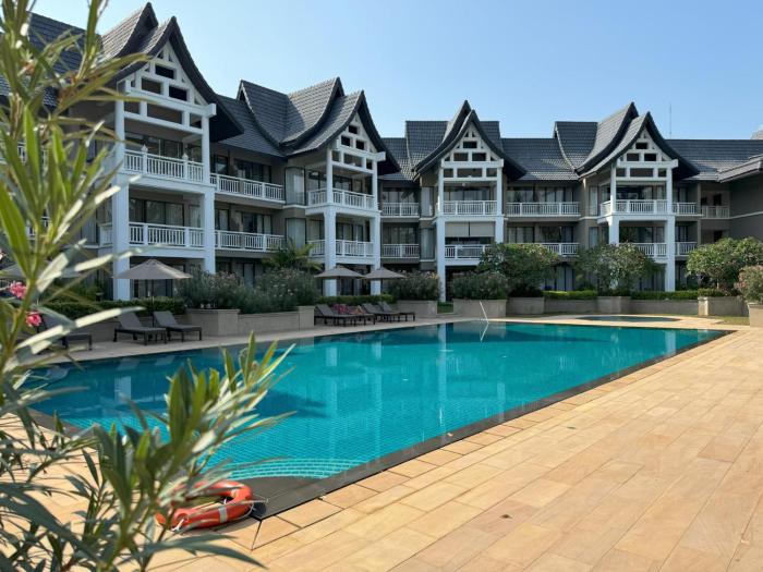 Private apartment at Allamanda II by Lofty