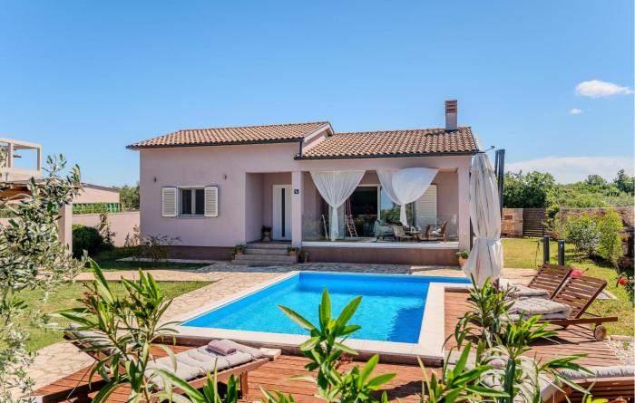 Two-Bedroom Holiday Home In Vodnjan