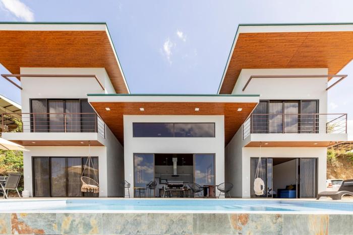 Casa Coroico Infinity Pool BBQ Sunset Views