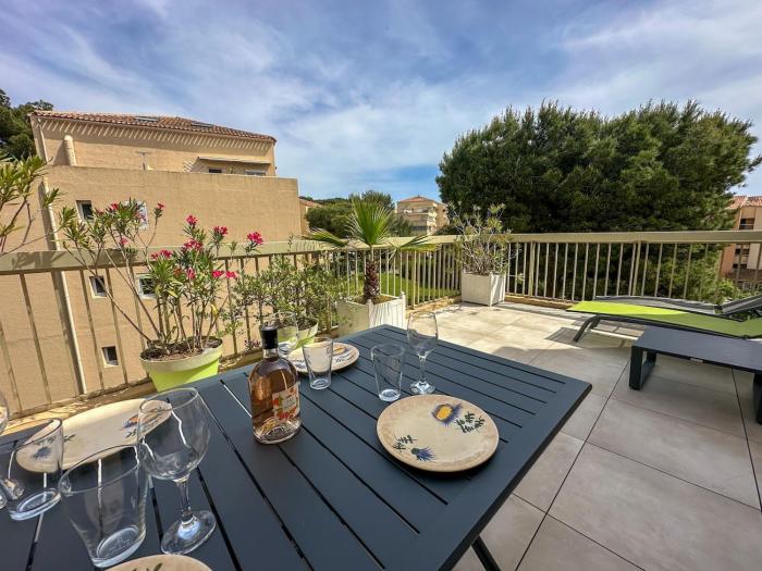 Genévriers - T2 - Terrasse - piscine - Parking