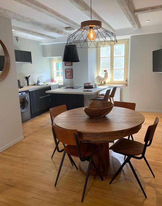 Charmante petite maison avec baignoire Balneo et video projecteur