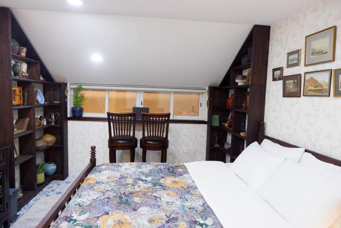 The Rustic Home - Room 3