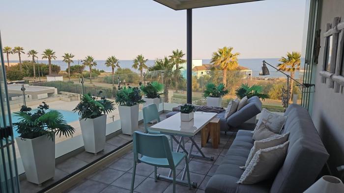 Los Flamencos mirando al mar by Guadiana Holidays