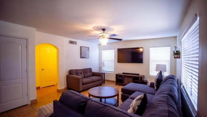 Full house w private heated pool and pizza oven!