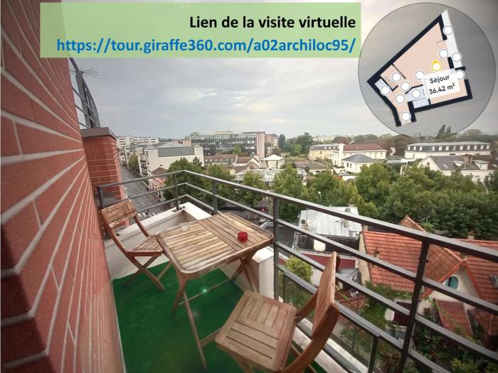 lAigle Royal de Paris, Gare, parking et terrasse