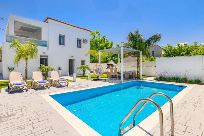 Villa Costa by Villa Plus