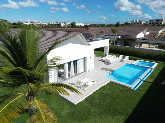 VILLA CORAL Tracadero Beach Resort