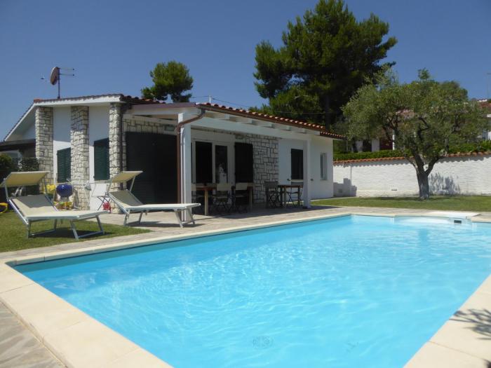 735 - Villa quadrilocale nuova, al Taunus con portico, GIARDINO E PISCINA PRIVATA - Climatizzata - SPIAGGIA INCLUSA