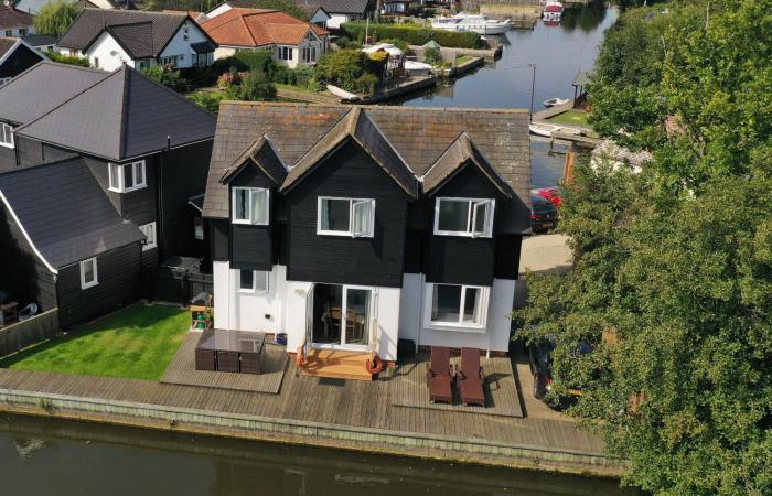 Bure Banks in the heart of Wroxham