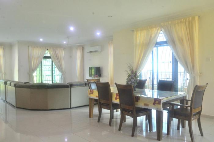 Kulim LakeView Homestay at Golf Resort