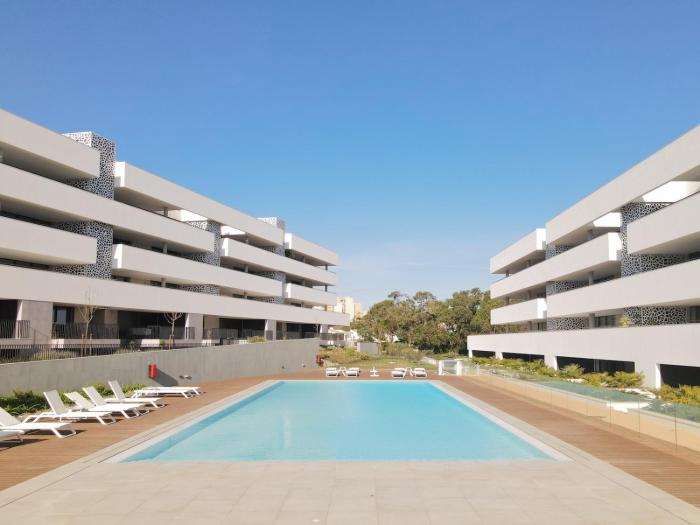 Poolside Garden View Luxury Apartment