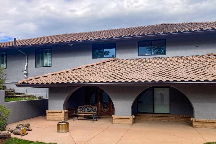 Poolhouse in the Pines