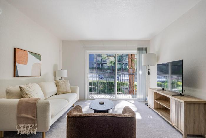 Blueground Burbank pool bbq nr studios LAX-1321