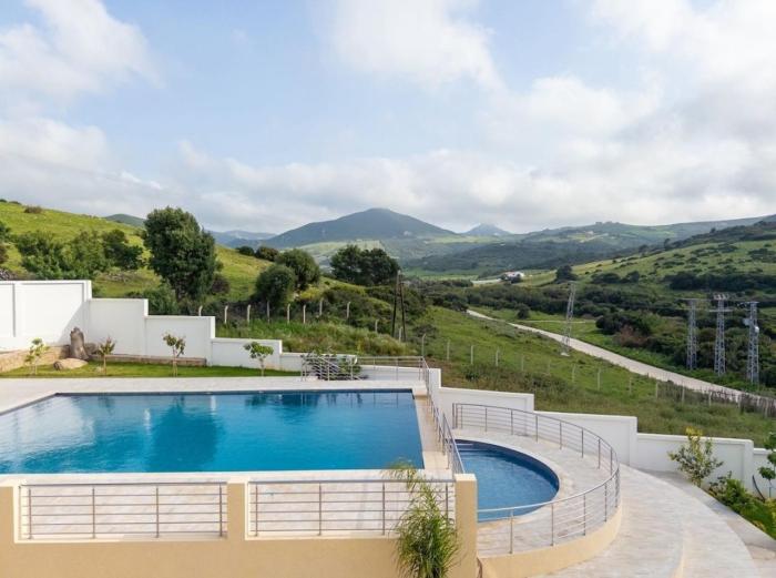 Good Life Top House Btw Sea & Montain