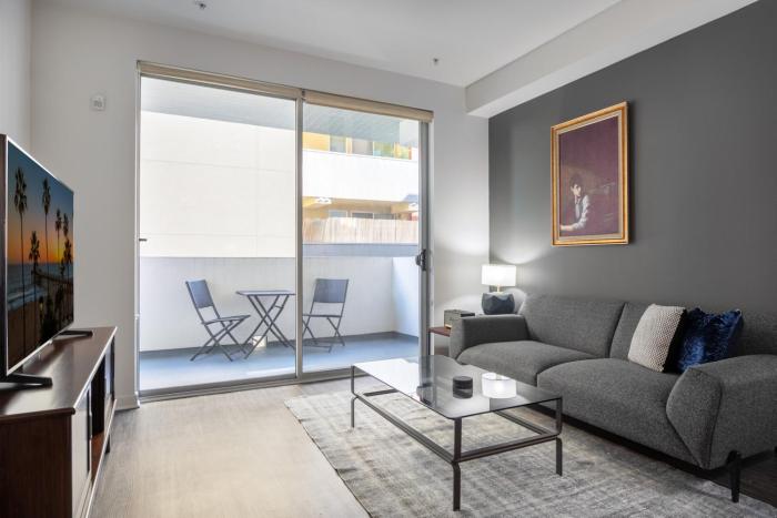 Blueground Downtown rooftop nr Santa Monica Pier LAX-134