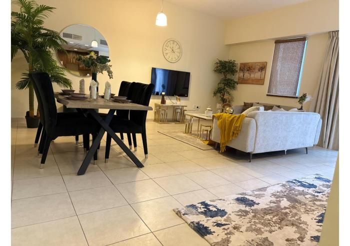 Centrally Located in Business Bay - Huge 1 Bedroom Hall in Executive Towers