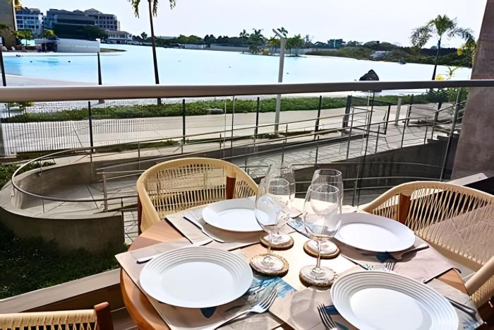 Vista impresionante y cama king en Baia Kristal