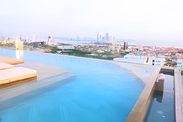 Brand New, 3blocks from Walled C, Stunning Views