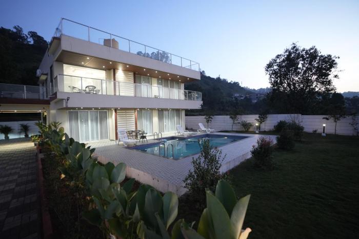 4 BHK Lavish villa in Bhose