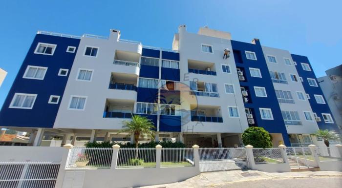 Apartamento Zona Central da Praia com 03 Dormitórios