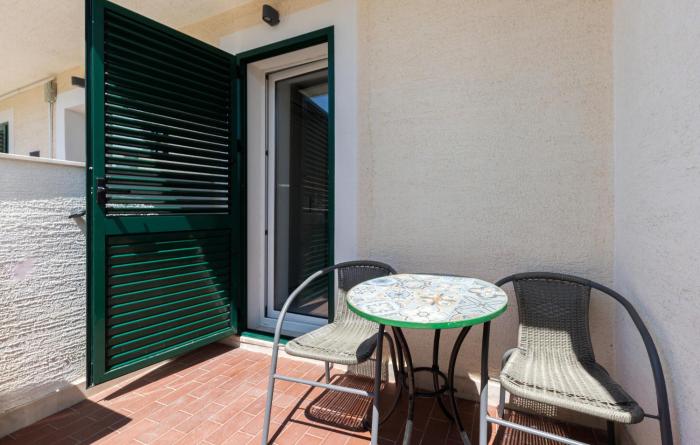 Gorgeous Apartment In Baska Voda