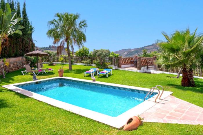 Villa Paraiso Dos by Villa Plus