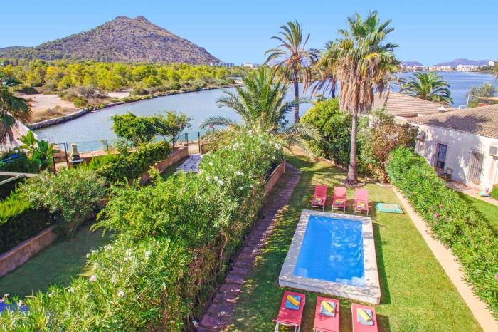 Villa Casa de Lago by Villa Plus