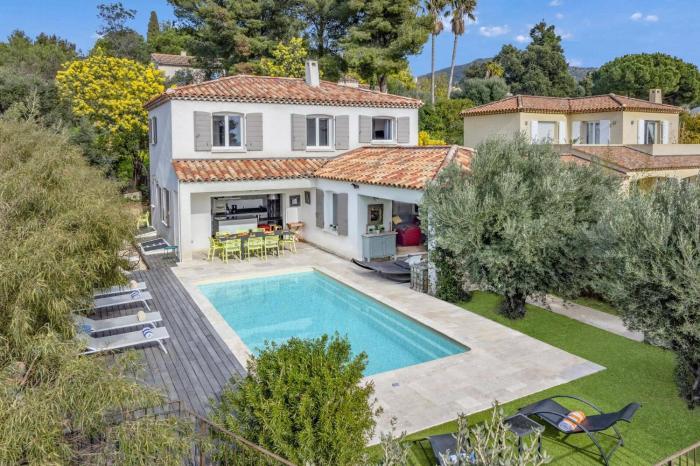 Villa Les Lavandieres by Villa Plus