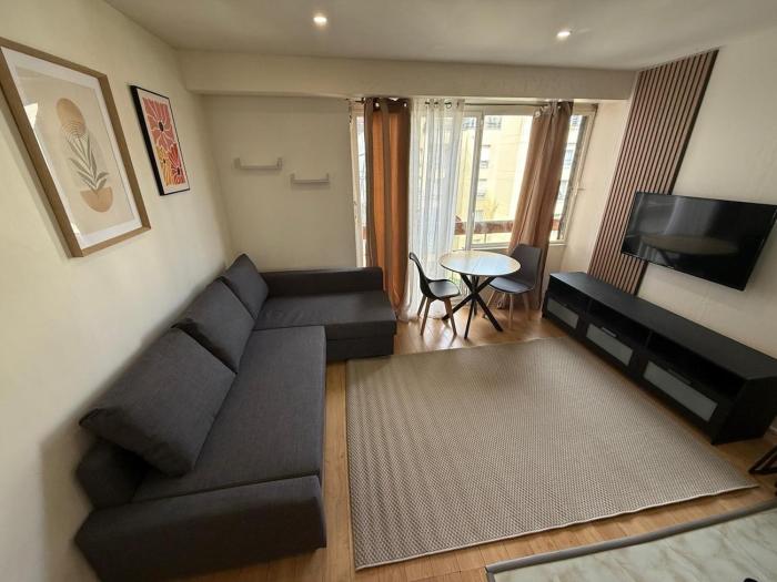 Cozy Studio Ideally Located