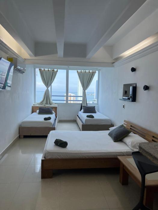 Lovely I bedroom with pool and views