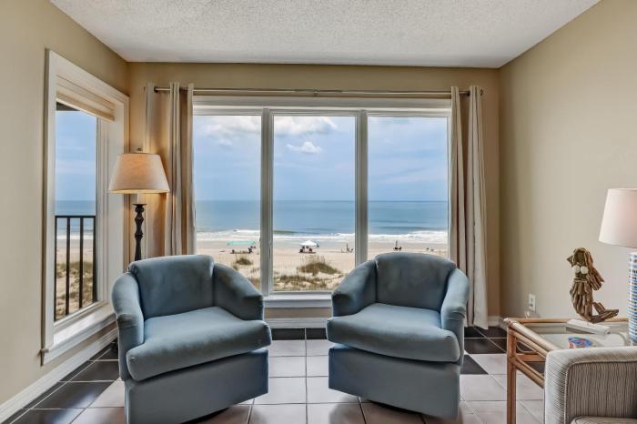 2 Bed2 Bath Oceanfront condo sleeps 6. Oceanfront deck and pool.