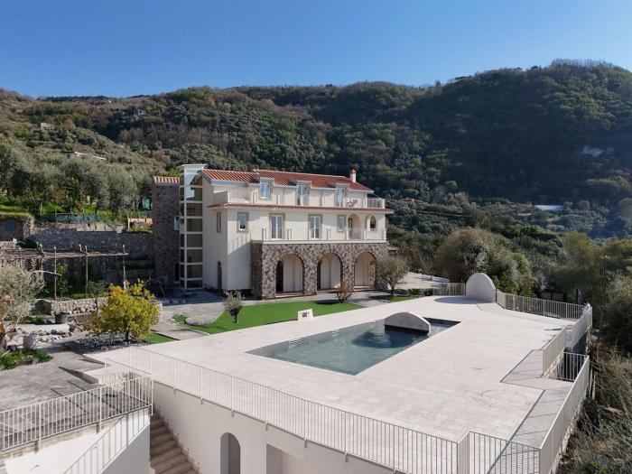 Modern & Private Villa in Unique Location, Pool and Sunset Terrace