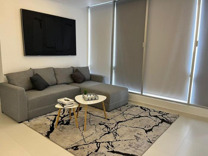 Black & White Lock Off Room