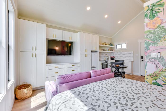 Designer Coastal Studio: Walk to Beach, Near 30A